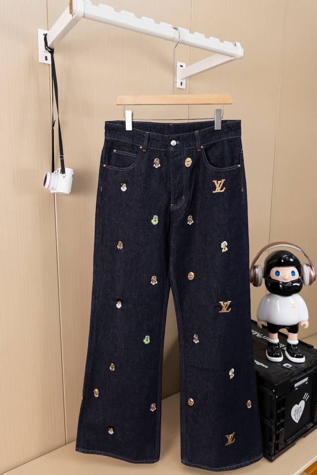 顶级版本 市场随意对比 Louis Vuitton Ss24 菲董联名系列 字母图案刺绣单排扣翻领宽松休闲牛仔外套 2.Louis Vuitton Ss24 菲