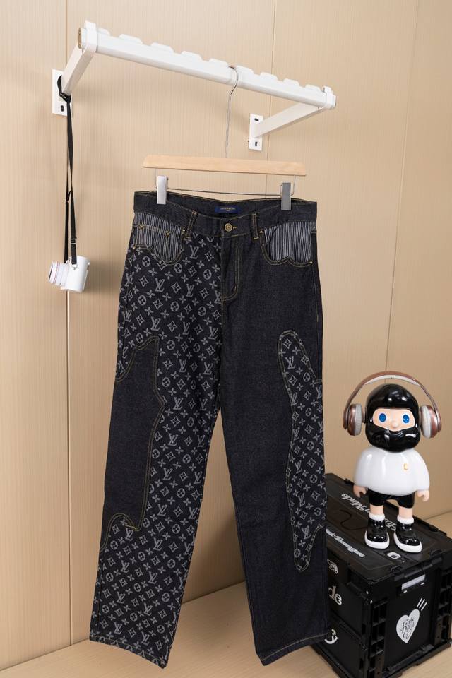挂拍图 路易威登Louis Vuitton Lv 联名Nigo爱心老花满Logo牛仔裤 路易联Nigo系列，这可以说是目前最为值得关注的联名系列也被许多人称为预