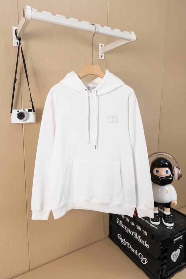 挂拍图 Dior 迪奥Cd字母刺绣抽绳口袋连帽卫衣 黑白双色 面料采用400克毛圈高克重95棉5氢纶1×1双纱洗一辈子都不会变形的 男女同款 官网细节一致 全套