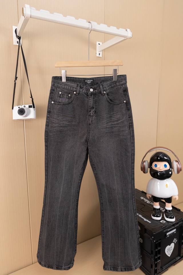 挂拍图 Balenciaga巴黎世家 Demna Flared Trousers 25Fw 水洗破坏做旧喇叭牛仔裤 遗失的录像带年度牛王 后跟带破坏修饰自带拉腿