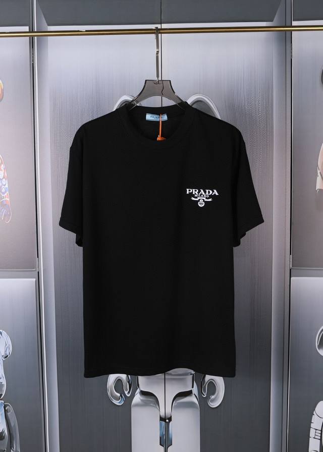 特价 不退不换 Prada春夏绣花短袖T恤 颜色：黑色 白色 尺码：S M L Xl 黑色:S18.M7.L6.Xl14 白色:Xl5