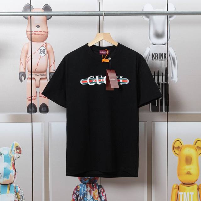 特价 不退不换 Gucci 古驰 经典印花新款短袖 颜色：黑色 白色 码数：S M L Xl 黑色:S12.L6.Xl13 白色:Xl2