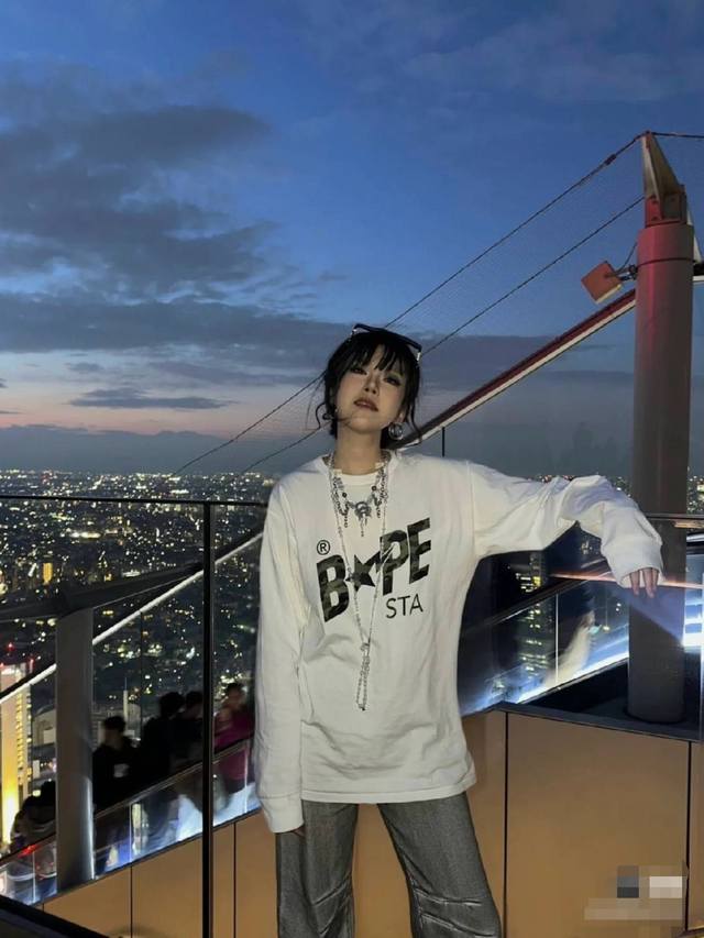 00312款Bape Ss25 1St Camo系列 胸前迷彩印花图案圆领长袖T恤 男女同款 码数Smlxlxxl 白黄迷彩，白绿迷彩，白灰迷彩