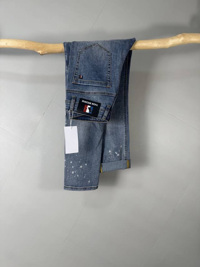 高品质 隔天出货 Tb 男士丹宁牛仔裤，官宣画册海报穿搭款！ 客供高级进口的丹宁原色面料，特选日本冈山纯正13Oz 盎司牛仔布料，重磅环保植物酵素水洗工艺，肌理