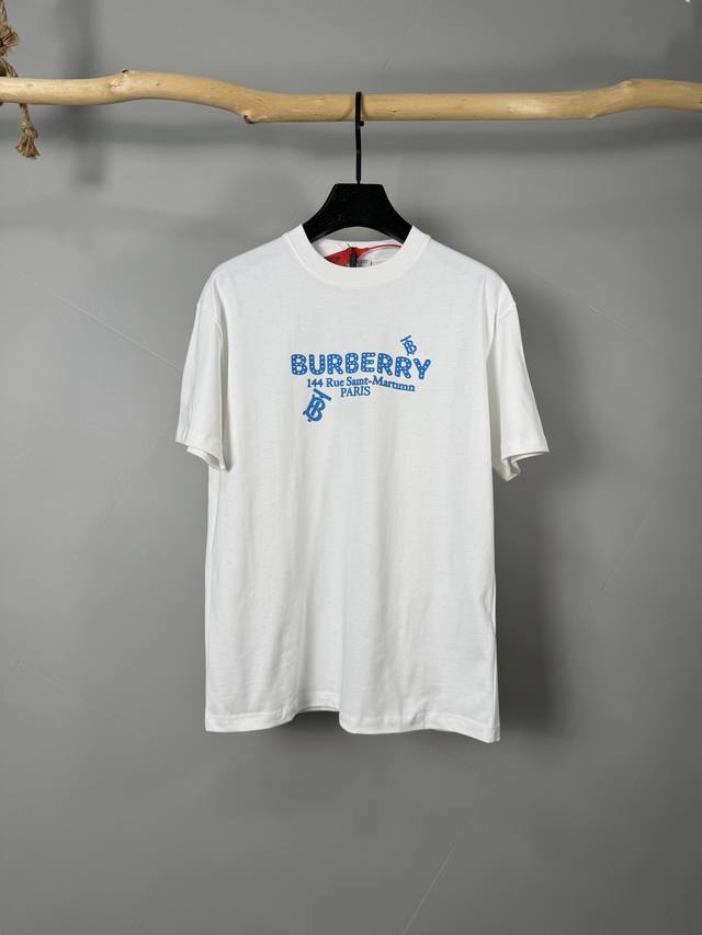 Burberry巴宝莉 2025春夏新款首发最新款短袖圆领立体厚板T恤 高端订制 设计前卫时尚 品牌Logo重工艺印花设计 280克新疆长绒棉面料 穿着舒适.级