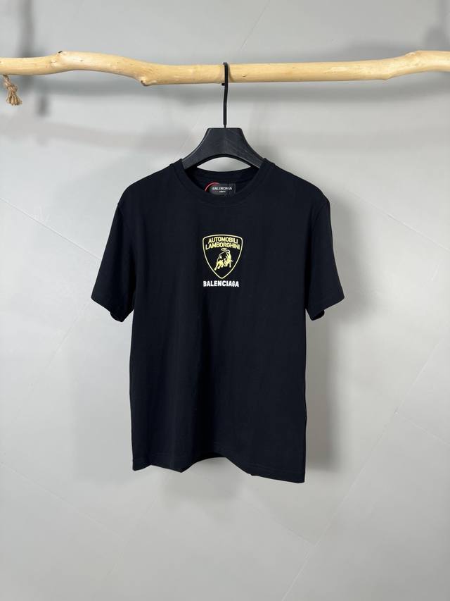 Balenciaga巴黎世家 实拍图 顶级版本.官网品质 Balenci*Ga 巴黎联名兰博基尼Lamborghini前后面 图案Logo印花短袖T恤 Ss25