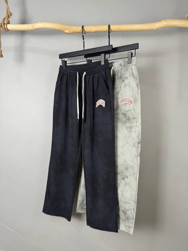 Dior 迪奥 休闲裤2025Ss春夏新款，特选定制科技清爽面料，定制原版五金，重工工艺打造，车工走线精细，定制面料，柔软舒适，质感显著，辅料精美，媲美市场任何