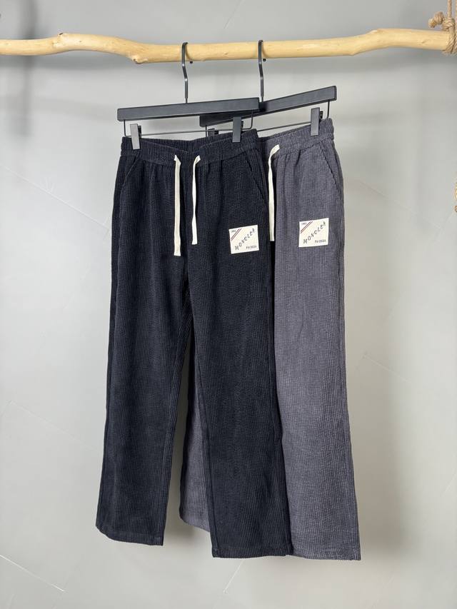 Moncler 蒙口 休闲裤2025Ss春夏新款，特选定制科技清爽面料，定制原版五金，重工工艺打造，车工走线精细，定制面料，柔软舒适，质感显著，辅料精美，媲美市