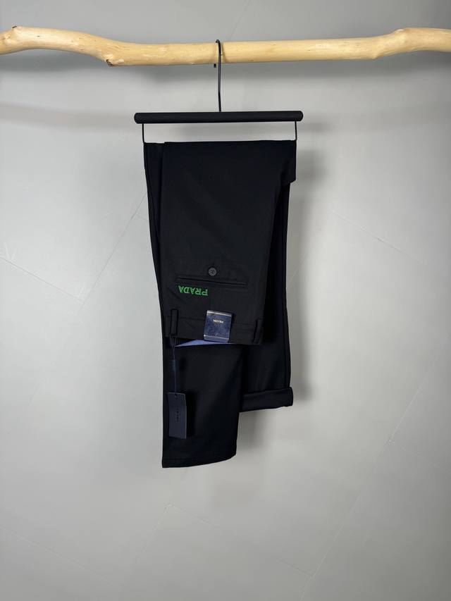 高品质 隔天出货 Prada 普拉达 春夏新品 专柜有售 实体店极品牛仔裤专柜原版1:1好货，适合各个年龄段。市场最高版本的欧洲进口面料。舒适柔软亲肤，上身效果
