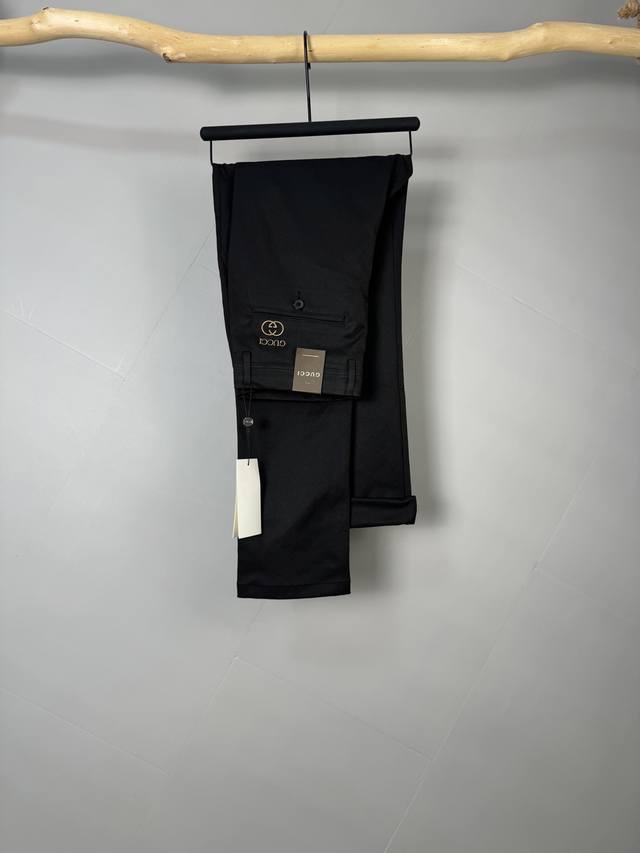 高品质 隔天出货 Gucci 古驰 休闲裤 西裤新款 高级定制裤子专用面料 定制原版五金 重工工艺打造 车工走线精细 定制面料 柔软舒适 质感显著 辅料精美 上