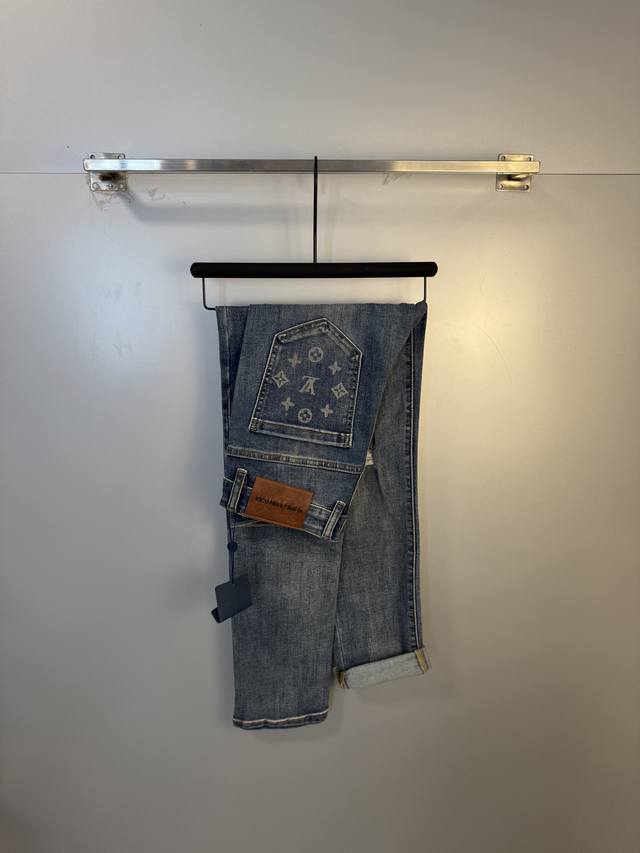 高品质 隔天出货 Lv 路易威登男士丹宁牛仔裤，官宣画册海报穿搭款！ 客供高级进口的丹宁原色面料，特选日本冈山纯正13Oz 盎司牛仔布料，重磅环保植物酵素水洗工