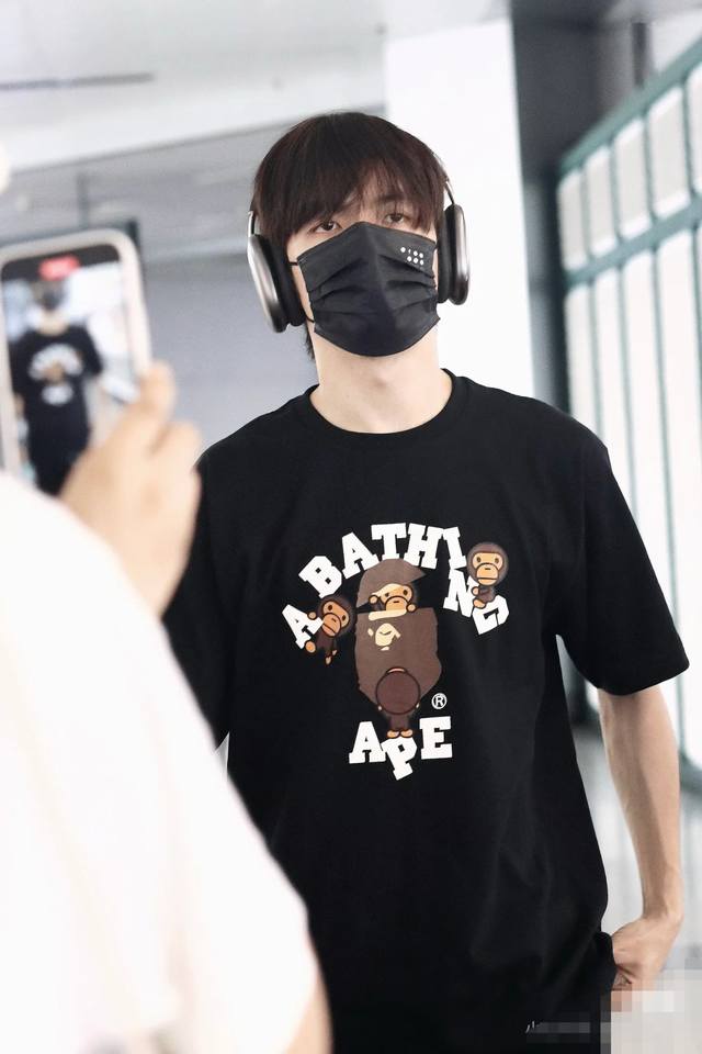 00142款Bape Fw23 字母印花圆领套头短袖T恤 男女同款 码数Smlxlxxl 黑色白色