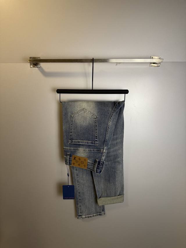 高品质 隔天出货 Lv 路易威登 新款现货上市，原单爆款牛仔裤超级定制款，原版五金，超级重工工艺，版型超赞细节做工无可挑剔！款式不挑人，特别高档，好货不等人，看