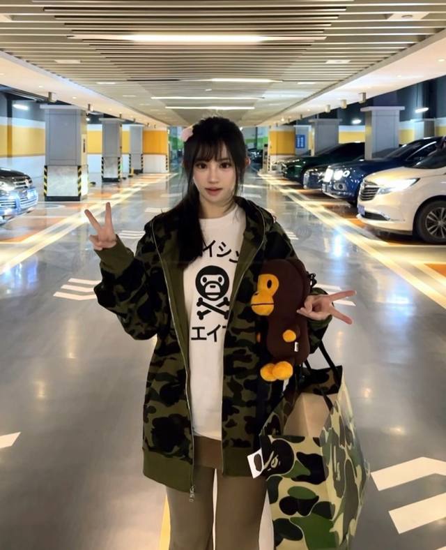 00181款A Bathing Ape 图案印花圆领合身短袖T恤 男女同款 码数Smlxlxxl 黑色白色