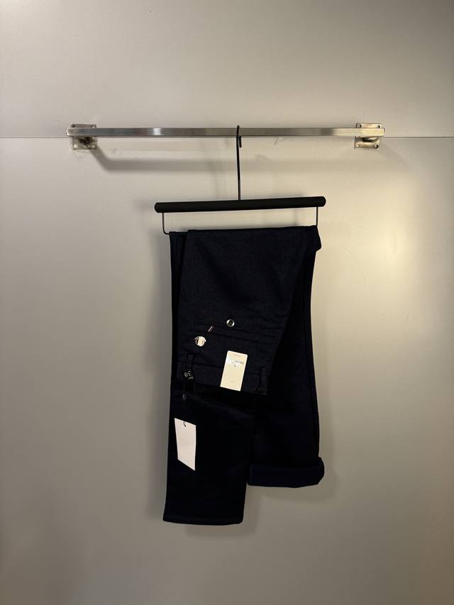 高品质隔天出货 Moncler蒙口 休闲裤 西裤新款 高级定制裤子专用面料 定制原版五金 重工工艺打造 车工走线精细 定制面料 柔软舒适 质感显著 辅料精美 上