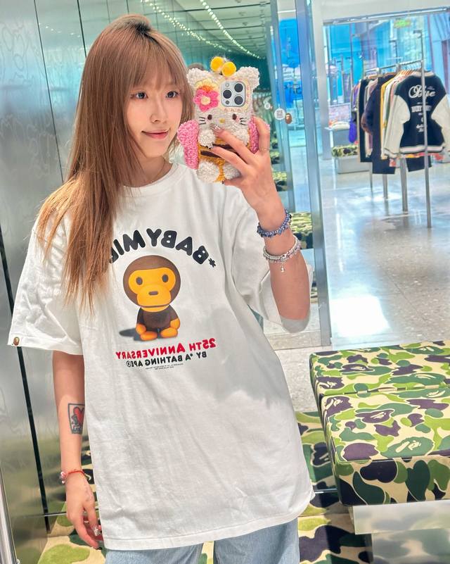 001100款A Bathing Ape Fw24 Baby Milo25周年款三丽鸥联名卡通小猴短袖T恤 男女同款 码数Smlxlxxl 黑色白色