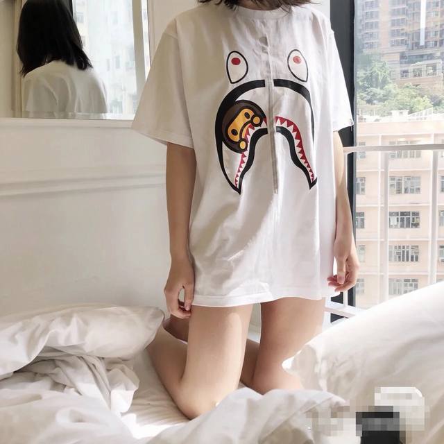 001094款A Bathing Ape 鲨鱼头图案印花圆领短袖T恤 男女同款 码数Smlxlxxl 黑色白色