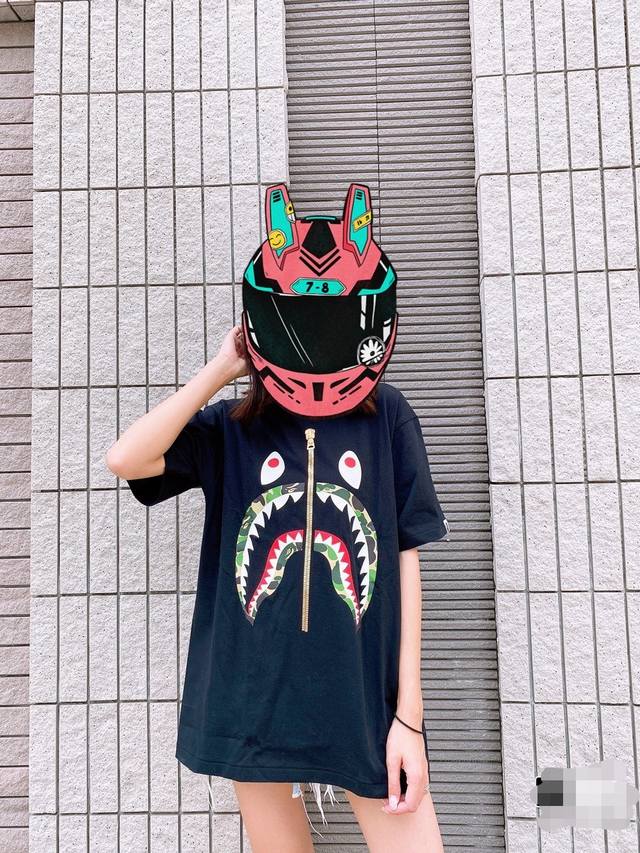 001086款A Bathing Ape Ss23 Abc Camo Shark Tee 迷彩鲨鱼拉链印花图案直筒合身短袖T恤 男女同款 码数Smlxlxxl