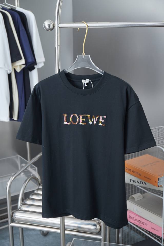 罗意威 Loewe 25Ss早春新款 混纺刺绣字母短袖 轻奢主义 男女日常通勤穿搭必备单品 正确版本 欢迎对比 详细特征 320克100% 纯棉双纱汗布面料 同