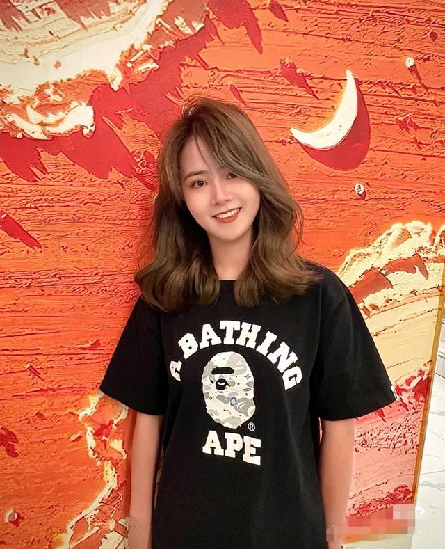 00107款Bape Space Camo College Tee 星空迷彩学院猿人印花短袖T恤 男女同款 码数Smlxlxxl 黑色白色