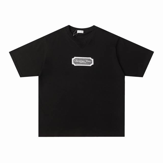 特价 Dior 迪奥24Ss春夏经典刺绣Conture Logo标识短袖 -定制260G全棉双纱紧密爽滑面料，布面干净，布纹清晰，手感非常细腻扎实，更加力挺 -