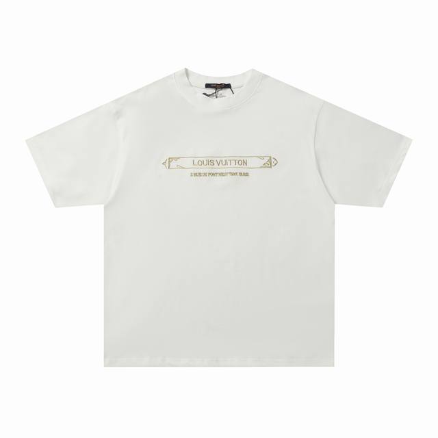 Louis Vuitton 路易威登Lv25Ss春夏新款金线字母刺绣Logo标识短袖T恤 -以全幅 Damier 图案烘托丰盈肌理，再为胸前和后部点缀莹泽标识刺