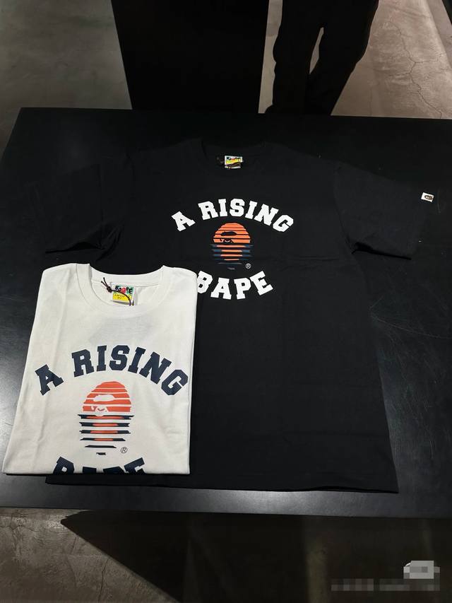 00147款Bape Ss25 蛇年系列 胸前Logo印花图案圆领短袖T恤 男女同款 码数Smlxlxxl 黑粉，黑黑，白色