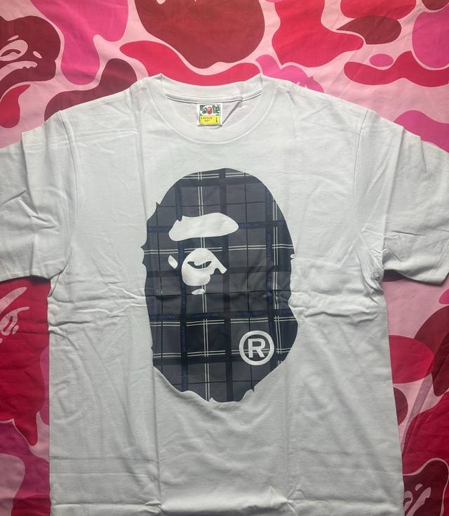 001019款Bape Bape Logo Check Big Ape Head Tee 黑色格纹大猿人头短袖T恤 男女同款 码数Smlxlxxl 黑色白色