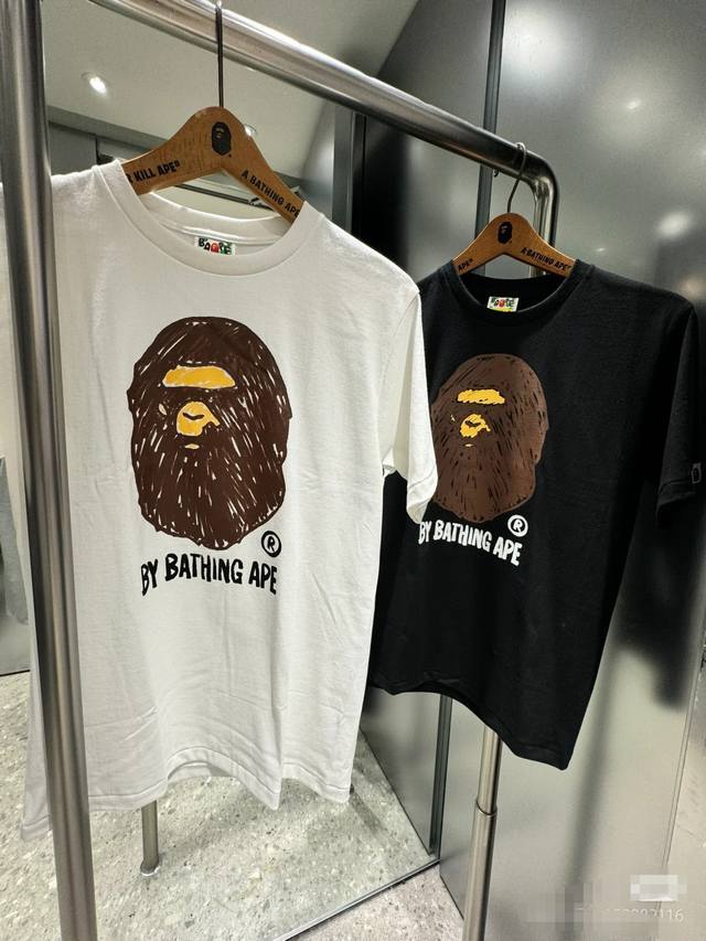 00111款A Bathing Ape Ss24 重返高校系列 手绘猿人头字母印花图案圆领短袖T恤 男女同款 码数Smlxlxxl 黑色，白色