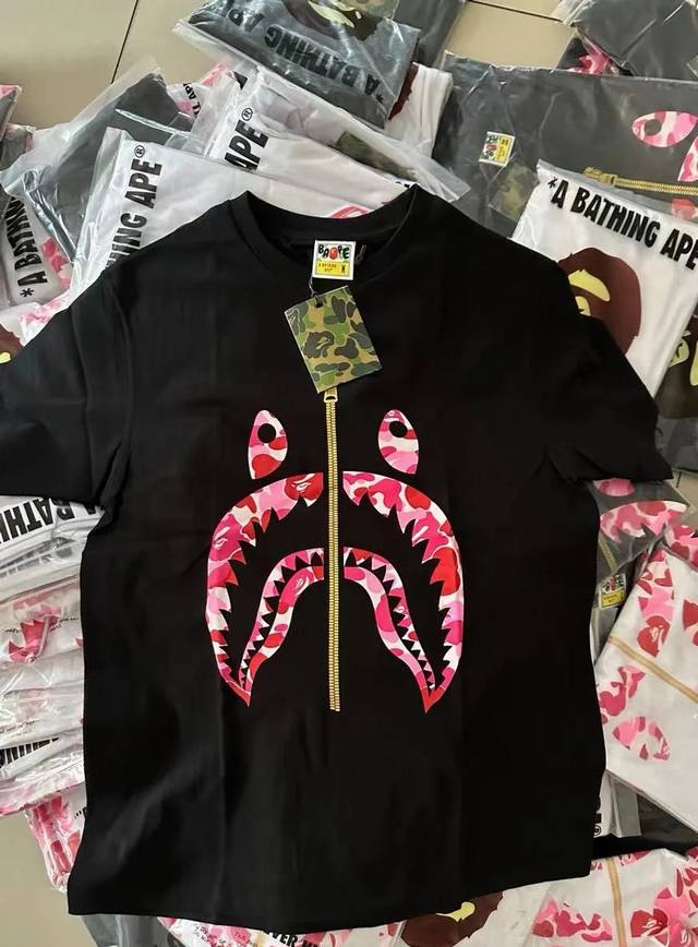 00176款Bape Fw22 迷彩鲨鱼拉链印花短袖T恤 男女同款 码数Smlxlxxl 黑红，白红，黑蓝，白蓝