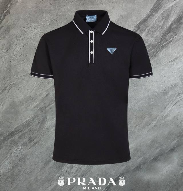 Prada~普拉达 夏季新款高品质三标齐全翻领短袖Polo衫，专柜定制面料 透气舒适度高，细节无可挑剔，品牌元素设计理念，体现高品质。手感细腻柔软！呈现休闲裁剪