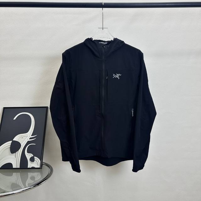 顶级版本 区别通货 款式：始祖鸟Arcteryx Gamma 刺绣防晒服外套 颜色：图片色 尺码：S-Xxl 面料：防晒 辅料：全套定制辅料 无性别区分 男女同