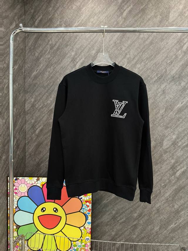 款号：Y33 Lv花型刺绣字母圆领卫衣 官网Zp对版经典纯棉卫衣 面料：420克32支纯棉毛圈面料 螺纹加密同缸同色 颜色一致 放心入手 做工细节做到极致，区别
