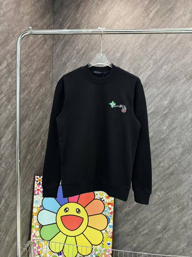 款号：Y12 Lv小花字母刺绣圆领卫衣 官网Zp对版经典纯棉卫衣 面料：420克32支纯棉毛圈面料 螺纹加密同缸同色 颜色一致 放心入手 做工细节做到极致，区别