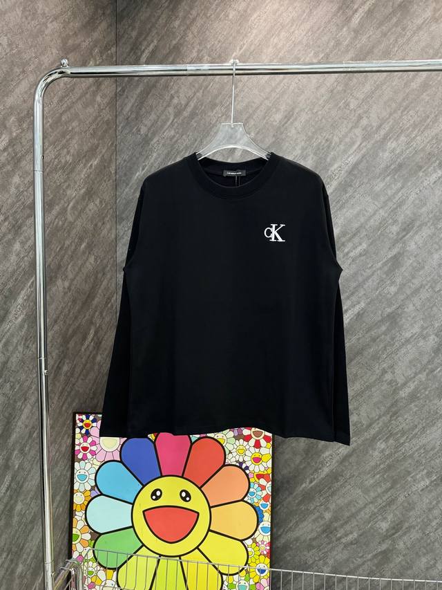 款号：Y4 Ck刺绣小标钢印大标印花长T 官网Zp对版经典纯棉长 T 面料：300克32支280克纯棉面料 螺纹加密同缸同色 颜色一致 放心入手 做工细节做到极