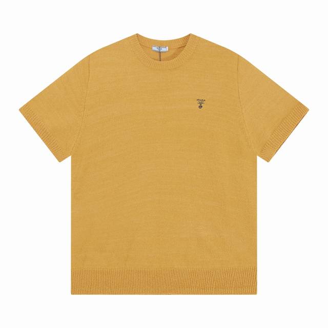 Prada 普拉达 纯色小Logo刺绣圆领针织T恤 颜色：黄色 码数：M L Xl Xxl