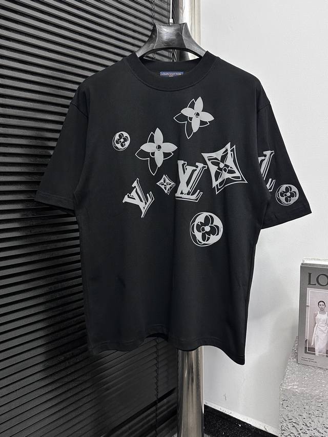 Louis Vuitton 路易25Ss印花T恤 定制260克同缸染面料手感非常舒服 最新砖柜同步 Os落肩版型时尚又个性超级百搭好看的一款男女都非常合适人手必