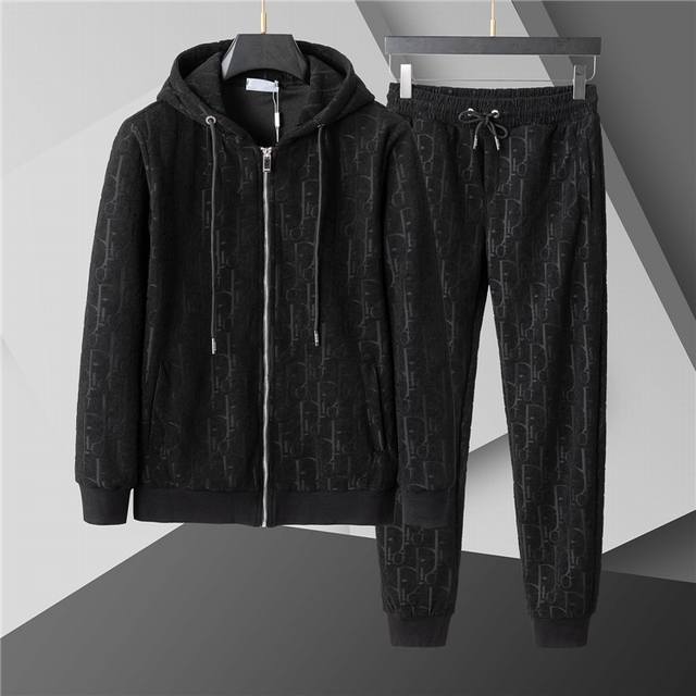 Dior 迪奥 专柜新款居家运动套装 秋冬新品 采用进口客供定制面料 高端的品质 尽显奢华。13114尺码：M-3Xl
