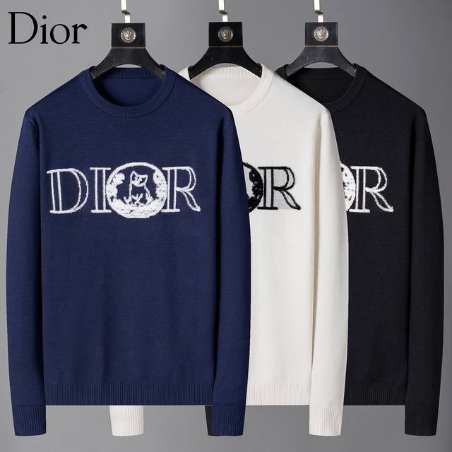 迪奥 Dior 专柜款毛衣，独特绣花进口羊毛面料，高密度，保暖性更强，百搭毛衣，版型极好，冲着版型面料也要收的类型！颜色：黑色 蓝色 白色 码数：M-3Xl