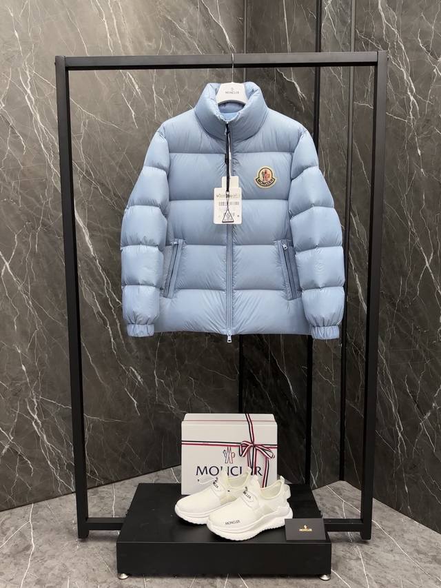 顶级代购版本 特级王炸Moncler Citala短款男士羽绒服夹克外套.放眼望去,市面版本一个能打的都没有.130W+一吨的特级欧规鸭颈绒填充.850+的蓬松
