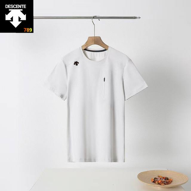 Descente迪桑特橡胶立体Logo美式纯色圆领速干T恤吸汗休闲运动短袖百搭弹力快干衣防晒徒步半袖T恤 男女同款 - 热爱运动的你，怎能错过这款迪桑特橡胶立体