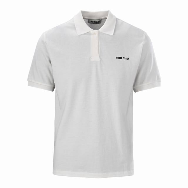 Miu Miu缪缪Mm 经典小标刺绣短袖Polo衫 正品8400购入开发，采用210克双精疏棉股珠地布面料，领口定制提花扁机罗纹，面料酵洗，进口机绣刺绣，定制辅