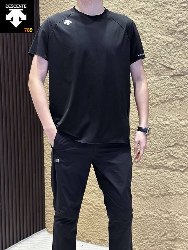 迪桑特户外T恤，放眼整个朋友圈，你绝对找不到这批货，数量真真真的有限.. 柜Z同步发售..正儿八经青岛外贸工厂P出品..绝对的棒！版型太酷了！巨完美 代工厂P出
