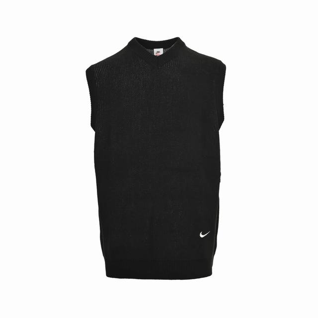 Supreme & Nike 25Fw 联名款提花Logo针织背心 羊毛混针织毛衣马甲背心整体采用美利奴羊毛材质打造，背后则是Nike标志性Swoosh提花徽标