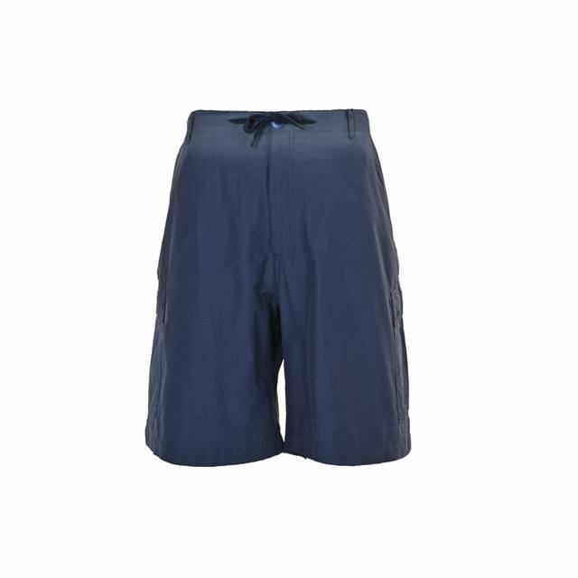 Balenciaga 巴黎世家 25Ss 法工褪色工装抽绳短裤 采用460G定织定染棉锦混纺面料，兼具棉的透气性与锦纶的耐磨性，高支高密工艺使织物紧密挺括，格纹