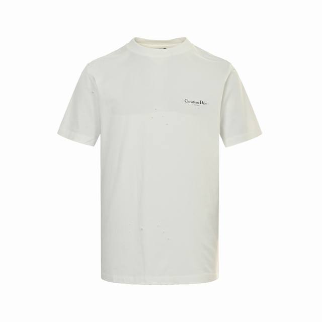 Dior 迪奥 25Ss 铃兰花印花做旧破洞短袖 Dior新款 T 恤采用白色棉质竹节平纹针织面料精心制作。胸前饰以Christian Dior Couture