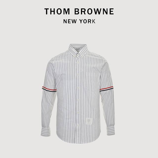 Thom Browne 汤姆布朗Tb 纯棉竖条纹双织带长袖衬衫 面料采用色织工艺条纹采用100%新疆长绒棉 Tb双袖织带标志性新款后领红白蓝织带点缀 扣子采用天