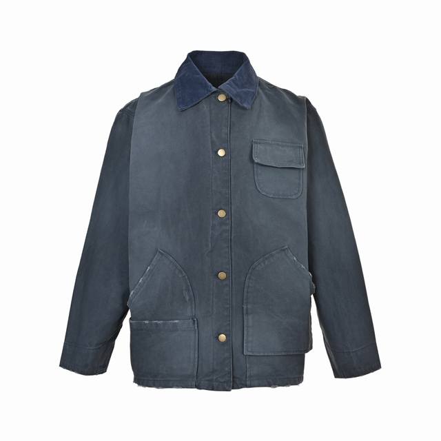 Prada 普拉达 25Fw 多口袋法工牛仔外套 本产品使用珠帆面料，经过特殊水洗工艺处理的珠帆面料，不仅保留了其原有的坚韧特性，还赋予了它更为柔软舒适的触感。