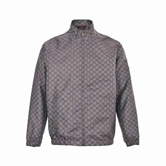 Gucci 古驰 全Gg拼色立领飞行夹克外套 原版25900购入，原版材质聚酯纤维78%，尼龙16%,羊毛6%，口袋里布100%棉。布料2000M起订。门襟，帽