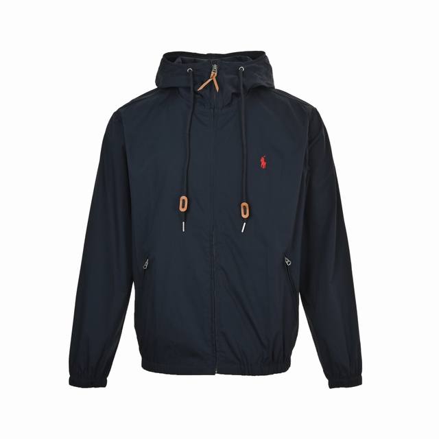 Ralph Lauren 拉夫劳伦 24Fw X02小马标薄款连帽外套 经典的版型设计 复古设计外套 胸前小马标刺绣标志 弹性袖口松紧带 下摆领拉链防风设计 休